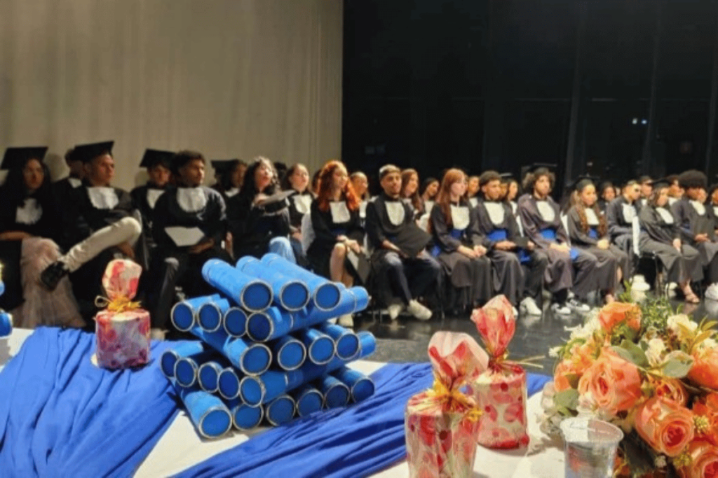 Formatura da PEI Yervant Kissajikian: Uma Celebração de Emoções e Gratidão